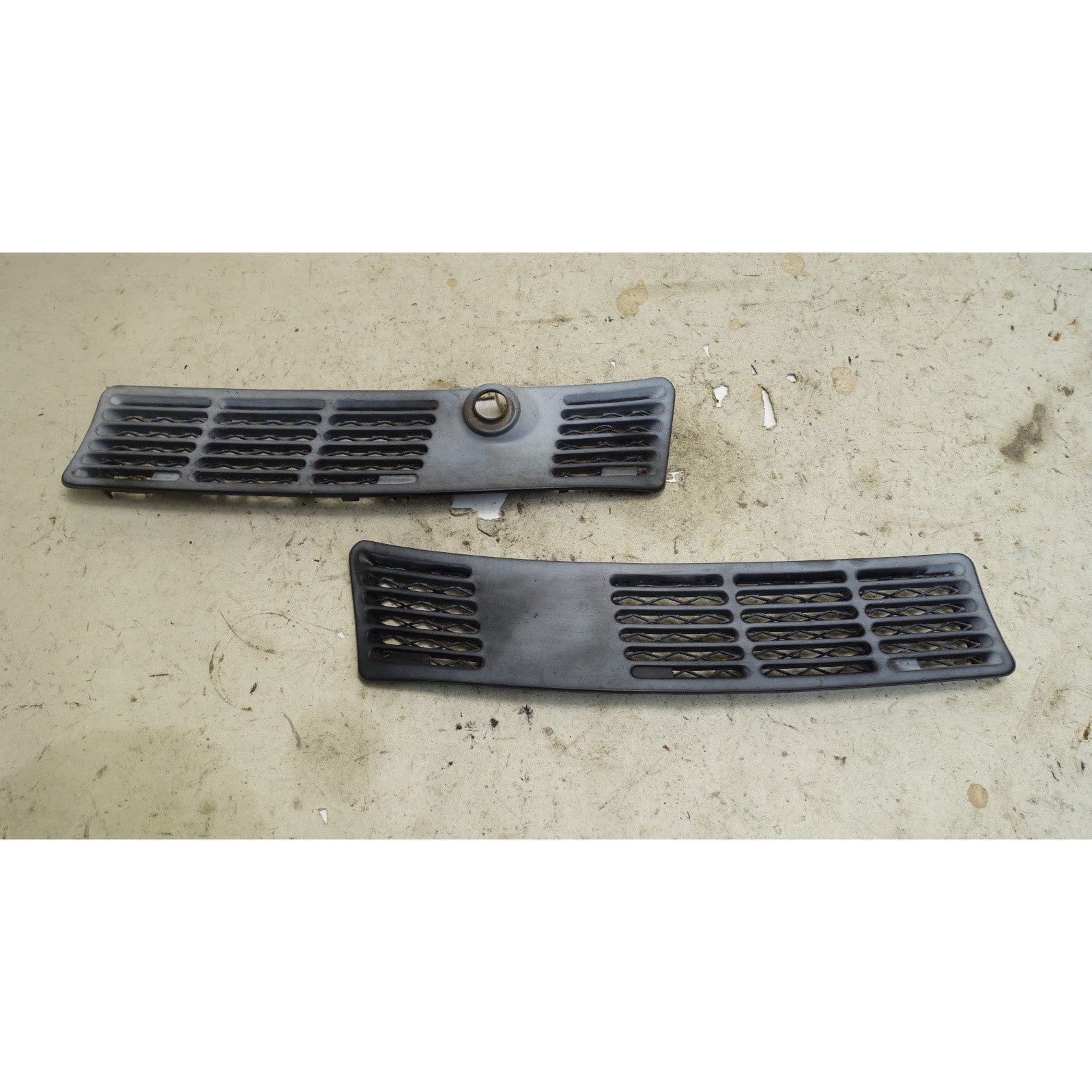 57_528400f6-540f-477a-b091-61dfdbd7dcf1.jpg BMW E30 3-Series Cowl Air Inlet Grille Pair Left Right OEM 1984-1993 - Image 1