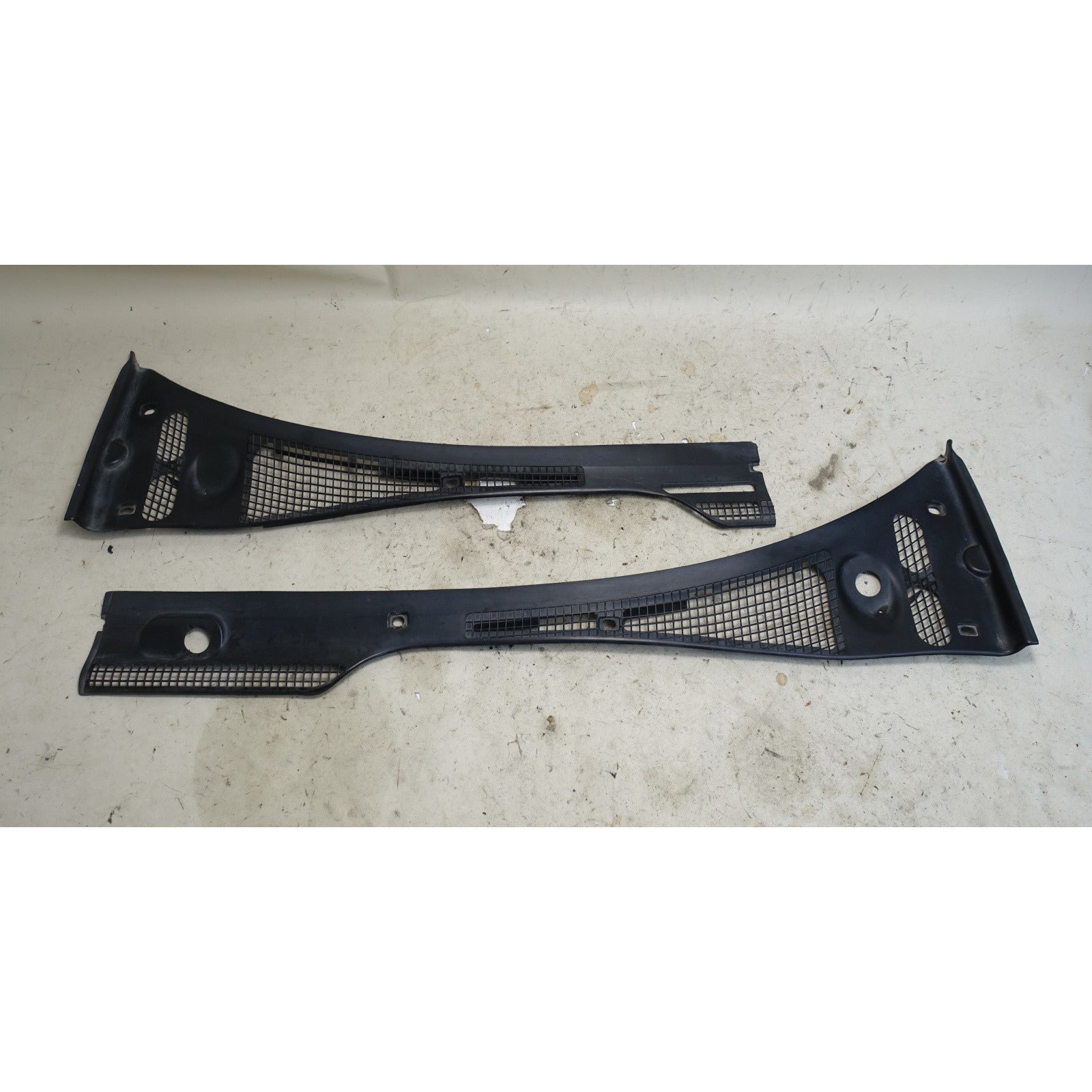 57_b0e40da3-d163-455a-8270-6b2294f9fd89.jpg BMW E34 5-Series Exterior Cowl Grille Cover Pair Left Right OEM 1989-1995 - Image 1