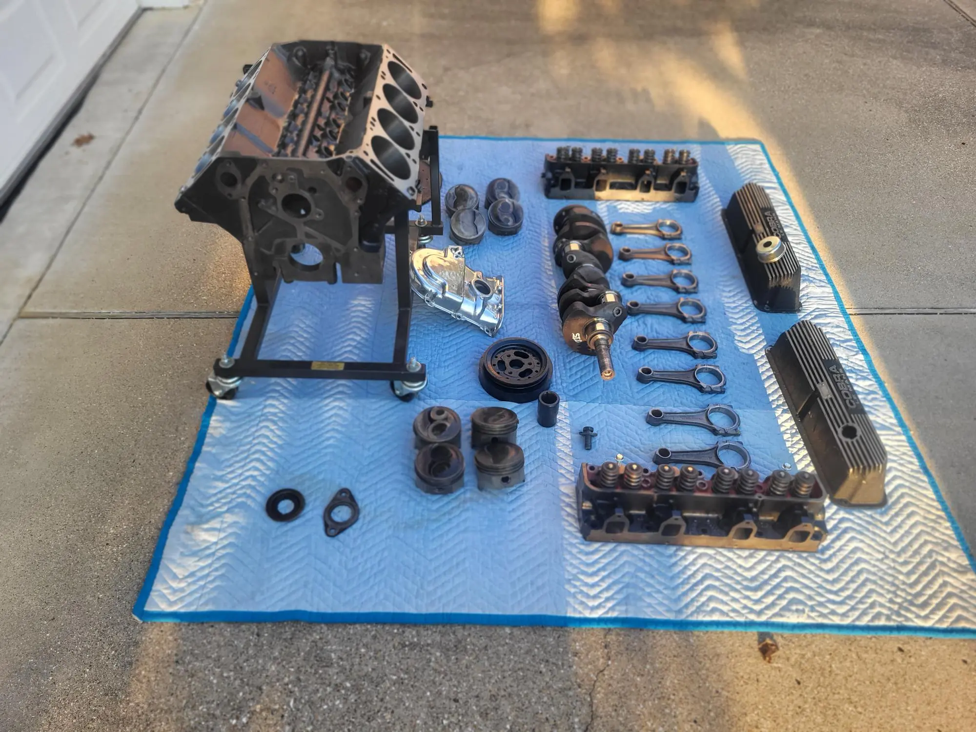 b310bdcd-c160-4e2d-88cb-4e0284ea92de-66249.webp Ford 427 FE Center Oiler V8 Engine Block & Parts - Image 1
