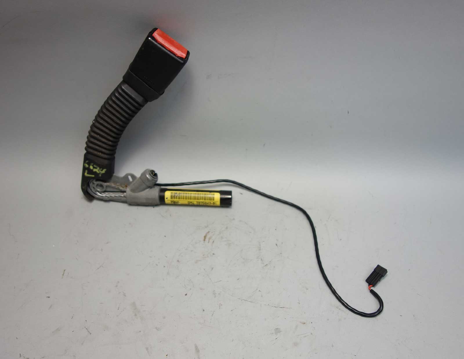 inv_009913.jpg 2001-2010 BMW X3 X5 Left Front Seat Belt Buckle Lower w Tensioner USED OEM - Image 1