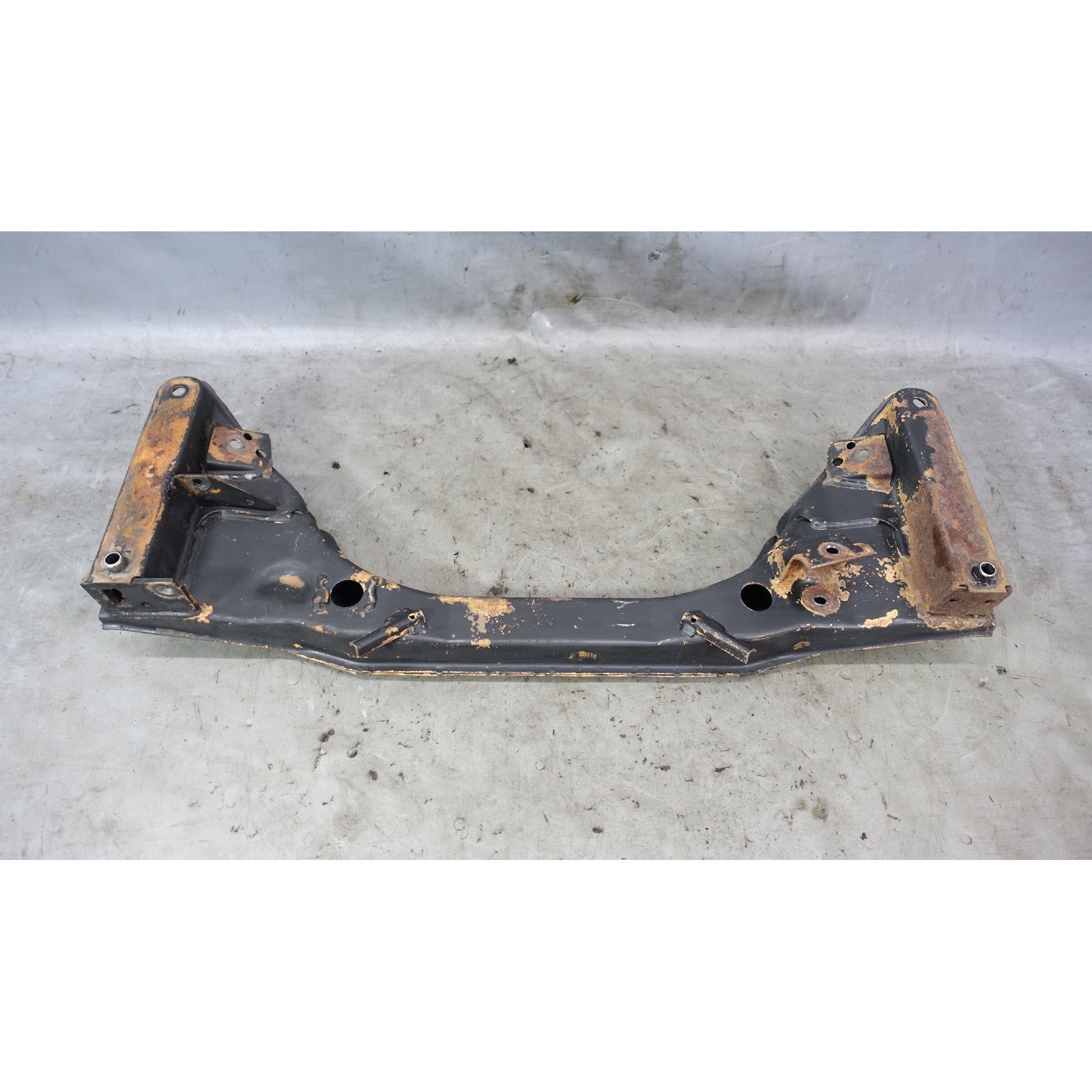 inv_041186.jpg Damaged 1982-1988 BMW E28 5-Series E24 Front Sub Frame Carrier Cross Member - Image 1