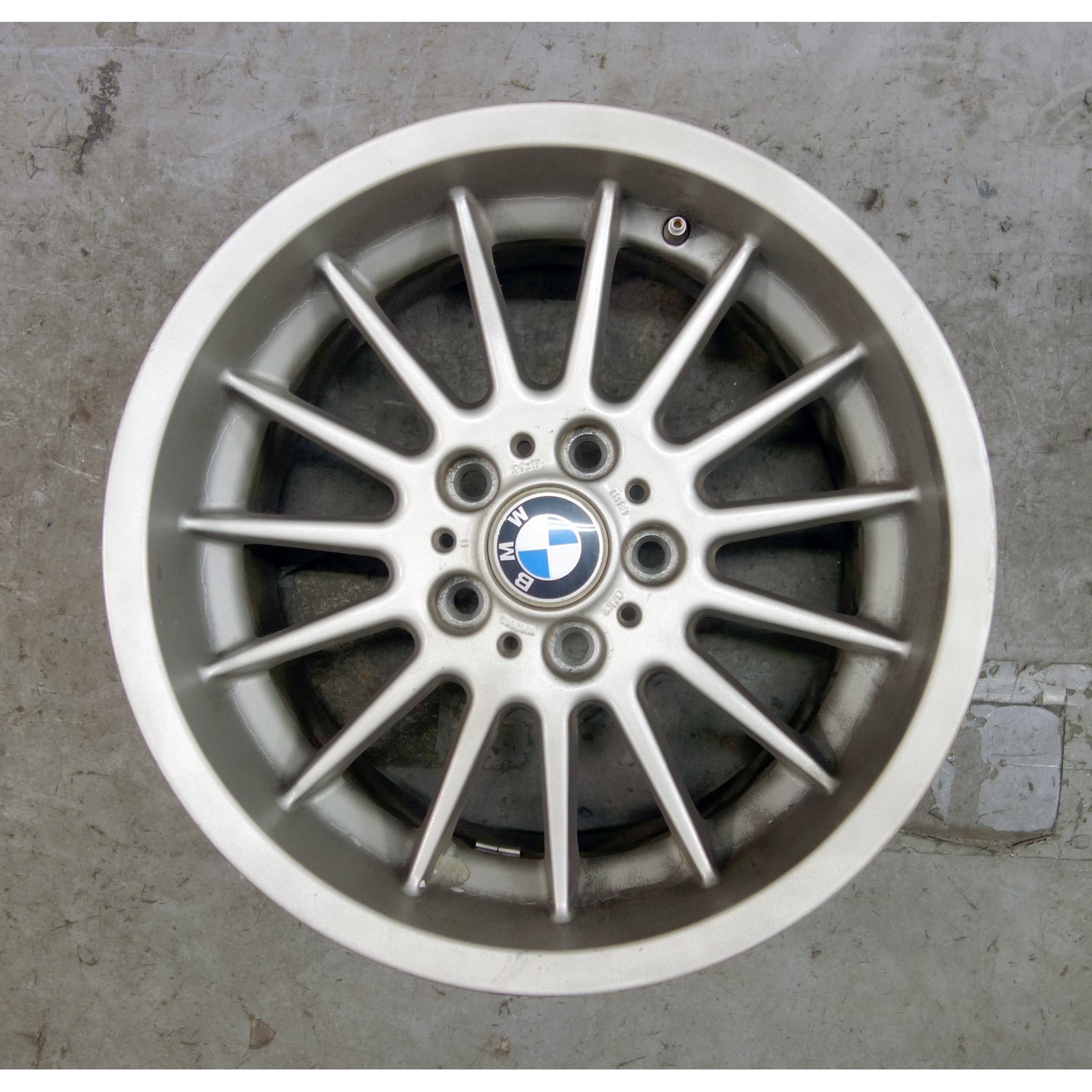 inv_056626.jpg 97-03 BMW E39 5-Series 17x9 Style 32 Radial Spoke Rear Alloy Wheel Rim OEM - Image 1