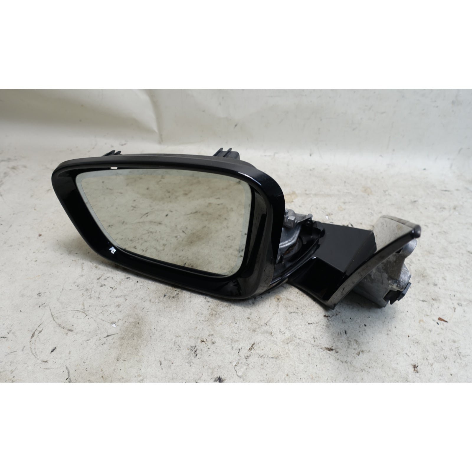 inv_056898.jpg Damaged BMW G30 Left Outside Side Mirror Power-Fold High Gloss 2017-2023 - Image 1